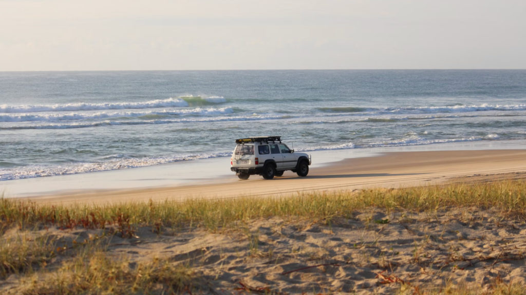 Mach eine Offroad Tour auf Fraser Island - Sandinsel in Queensland Australien