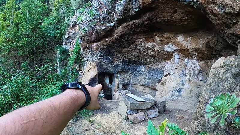 Chinamada - Sentiero Punta del Hidalgo - Höhlen